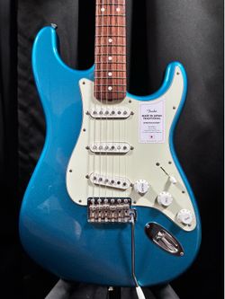 Fender MIJ Traditional II '60s Stratocaster Electric Guitar - Lake Placid Blue Metallic (2023)