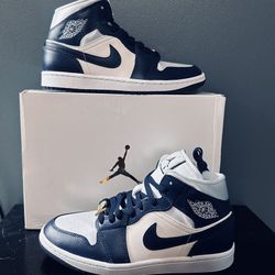 Jordan 1 Football Grey White Midnight Navy (Women's) Size 9 / Men 7.5