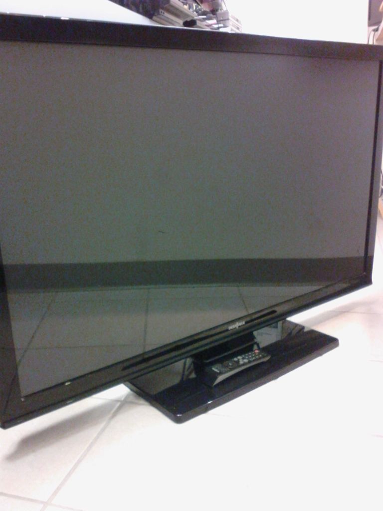 Insignia 50" plasma TV ns-50p650a11 black with remote