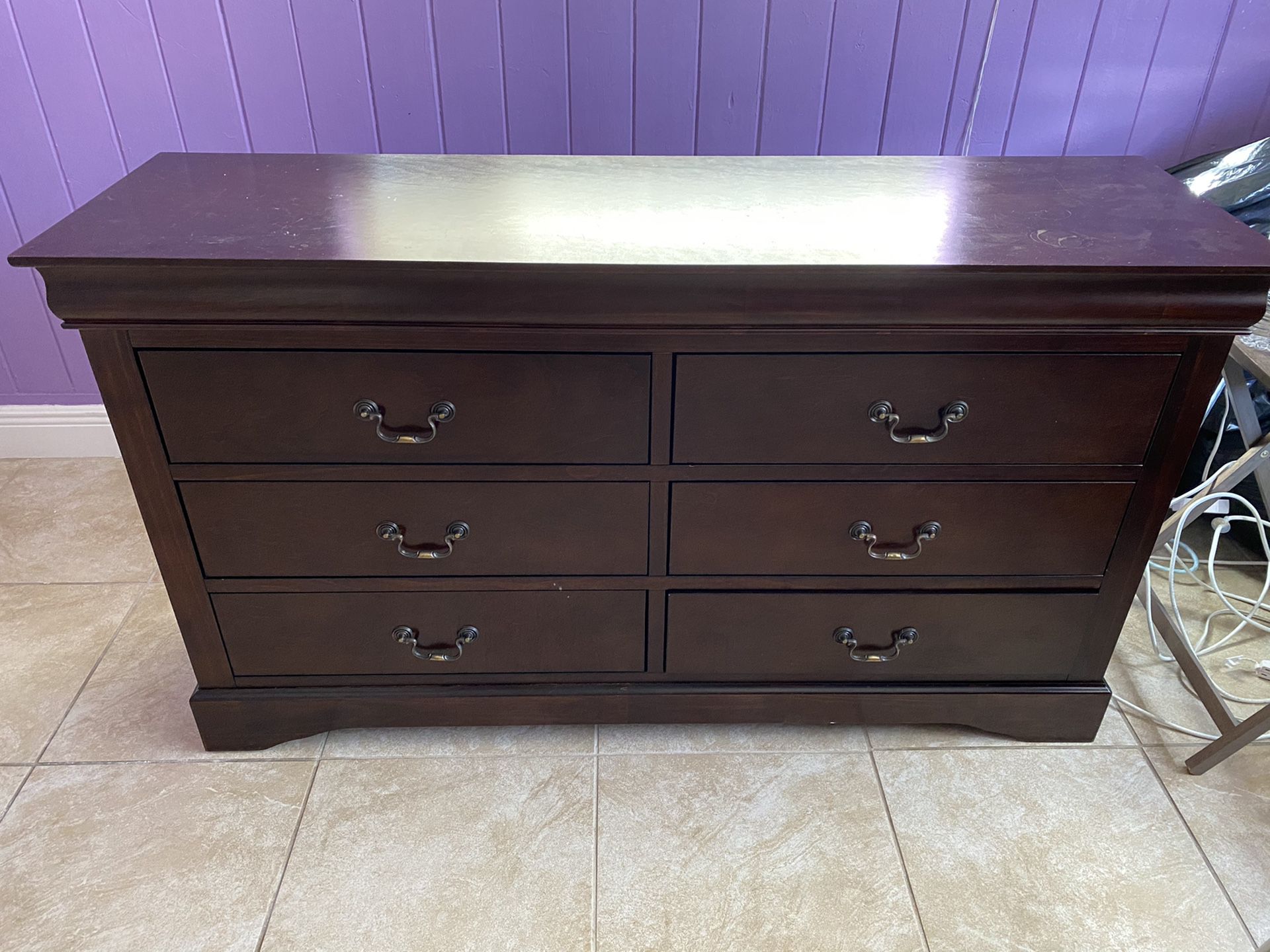 6 drawer dresser. Barely used. Great condition. Must go.