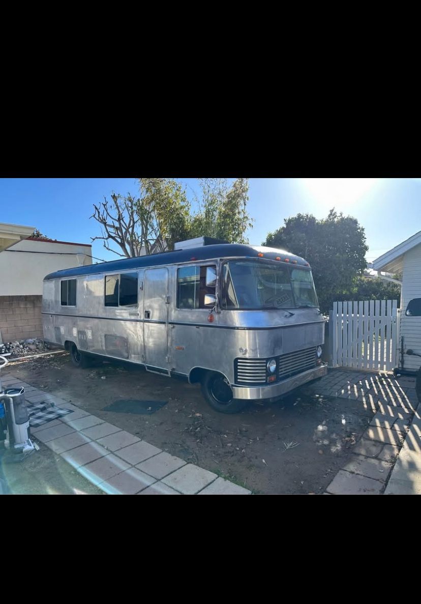 1973 GMC Airstream Revcon