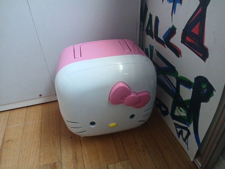 Hello kitty Mini Fridge