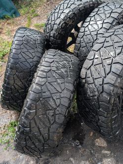 4👈👈👈👈  8x6.5 Wheels + 5 tires