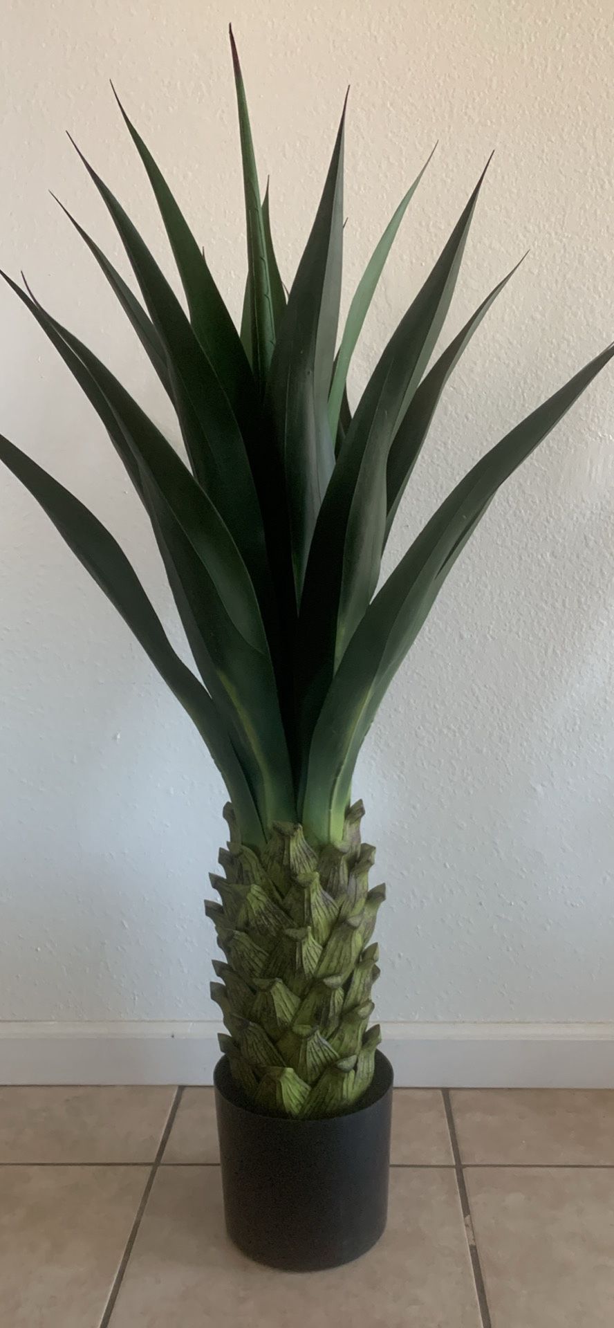 Artificial Tree (4 ft height x 10” radius pot) (Read description for more details)