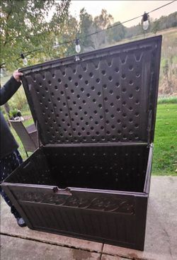 Suncoast Storage Deck Box / Plastic