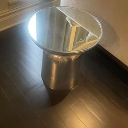 Modern Glass Top Side Table – Excellent Condition