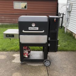 MasterBuilt Gravity Series 1050 Digital Charcoal Grill + Smoker - Needs TLC but priced to move!