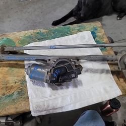13-19 CADILLAC ATS  WINDSHIELD WIPER LINKAGE  MOTOR  OEM