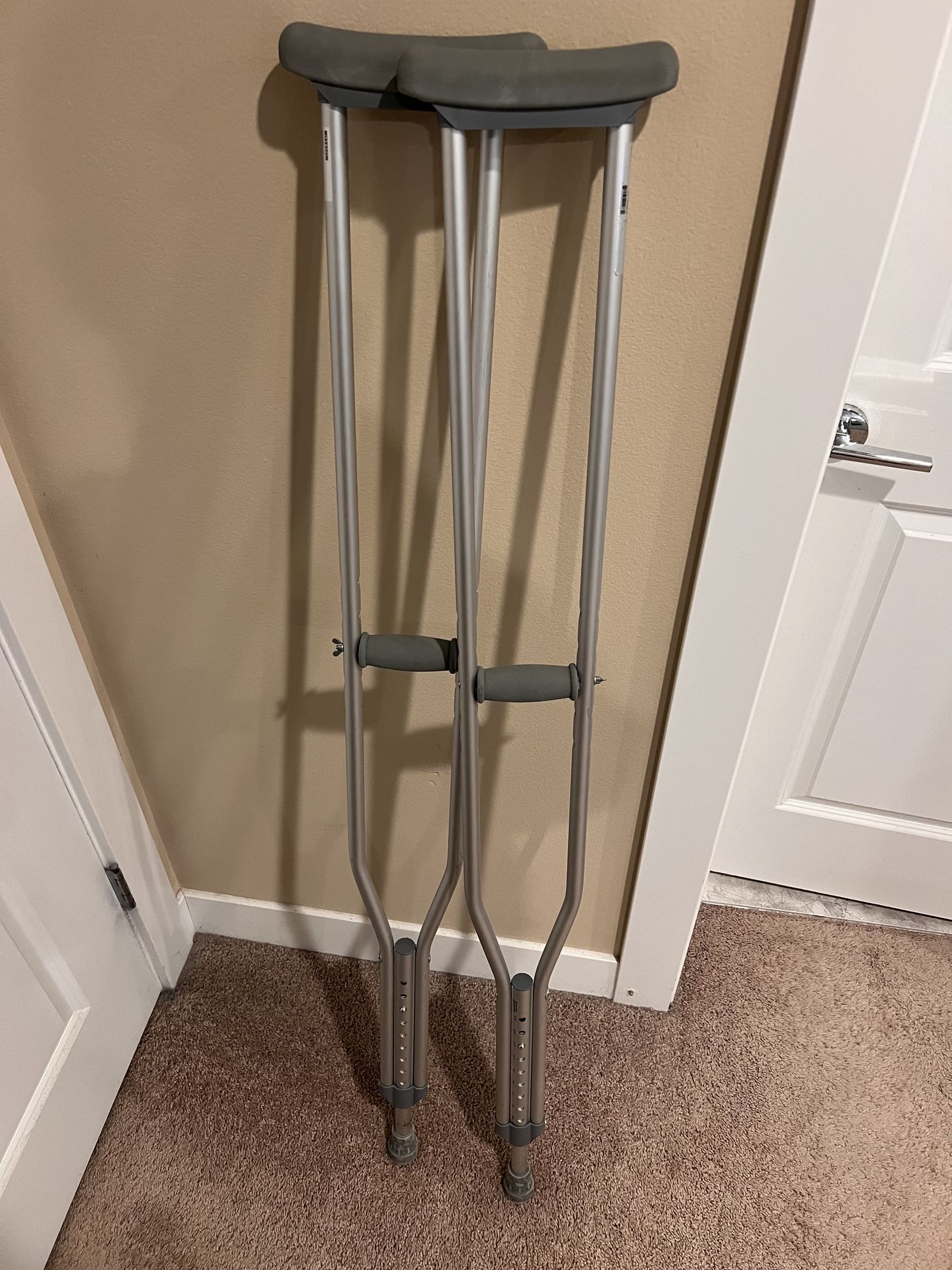 Crutches Adjustable