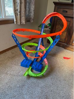 Hot Wheels action spiral speed crash playset