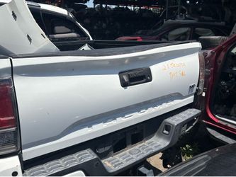 2021 Toyota Tacoma white tailgate bent on top