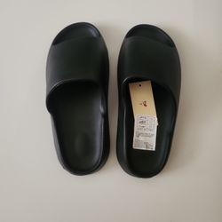 New Slip On Sandles Size 9 1/2 Men's Size 9 In Women