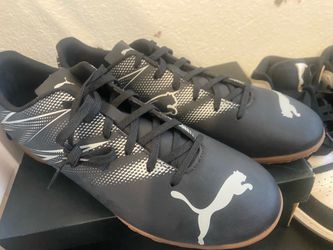 Indoor soccer shoes. Size:10