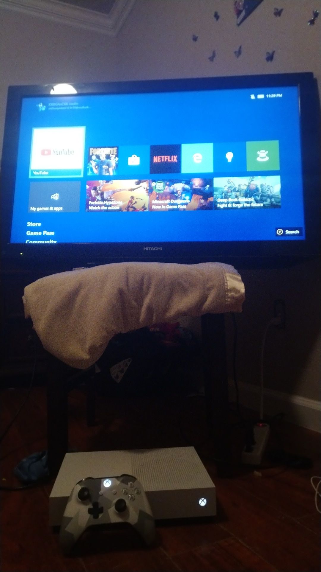 Xbox one digital with 40 inch TV