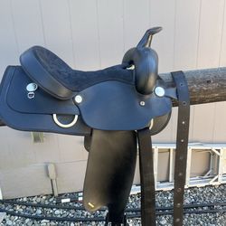 Black Wintec Synthetic Western 15” Saddle