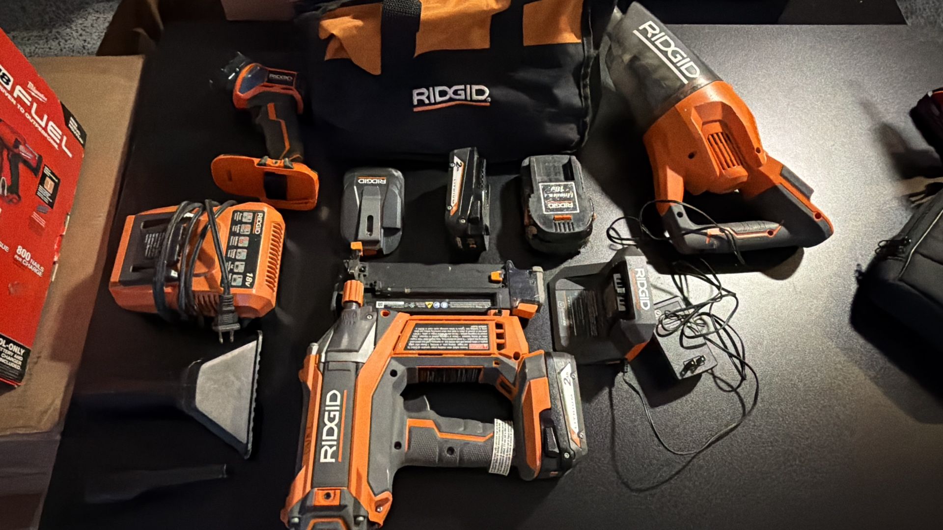 Ridgid Kit ( Nail Gun / Vacum/2chargers/2betteyd/light/bag/case  Charger