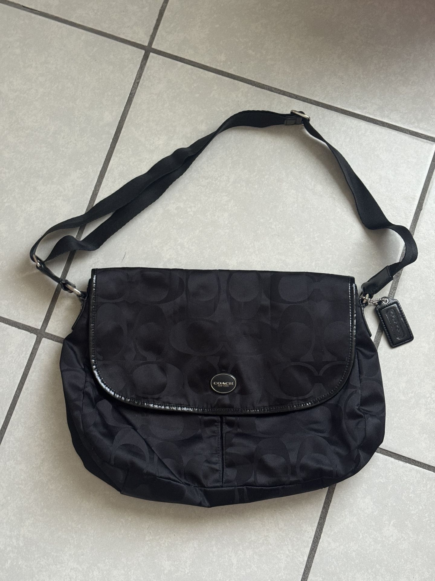 COACH messenger Bag Like New