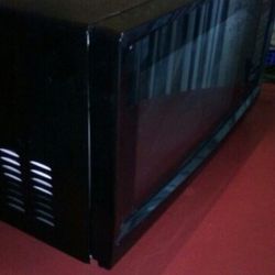 Microwave 700 Watt .. Insignia Brand Pic Up From Paradise