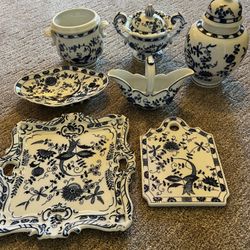 Vienna Woods Blue Onion Fine China Pieces