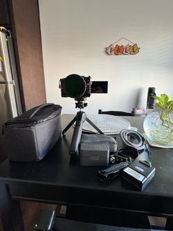 Sony ZVE10-ii w/ accessories