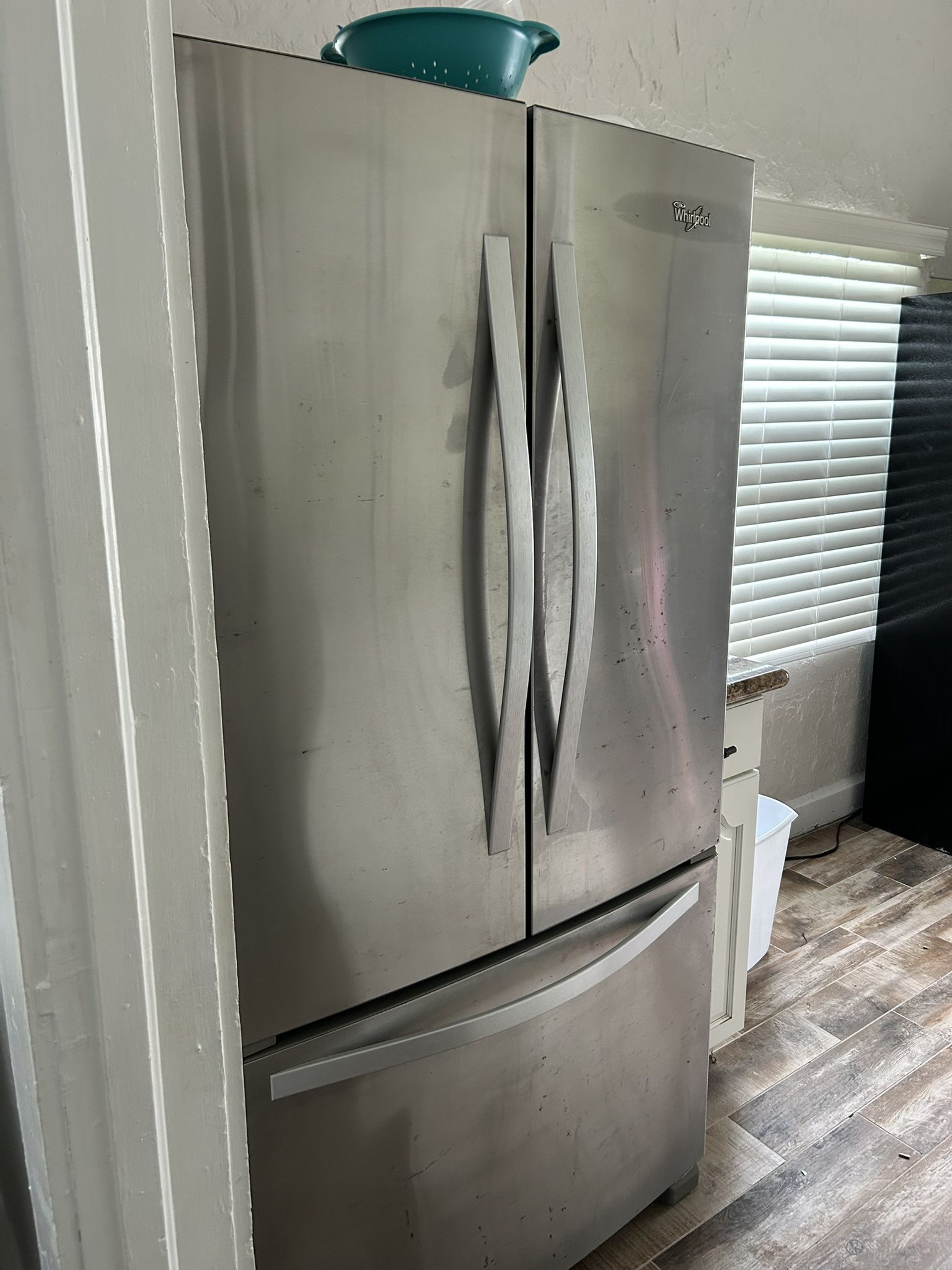Ge High End Stainless Fridge - Just Needs A Part Come Get ASAP ! 