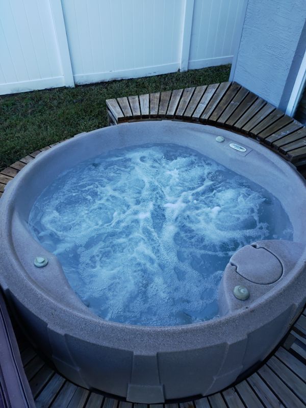 dream maker 8003-eclipse hot tub jacuzzi for sale in