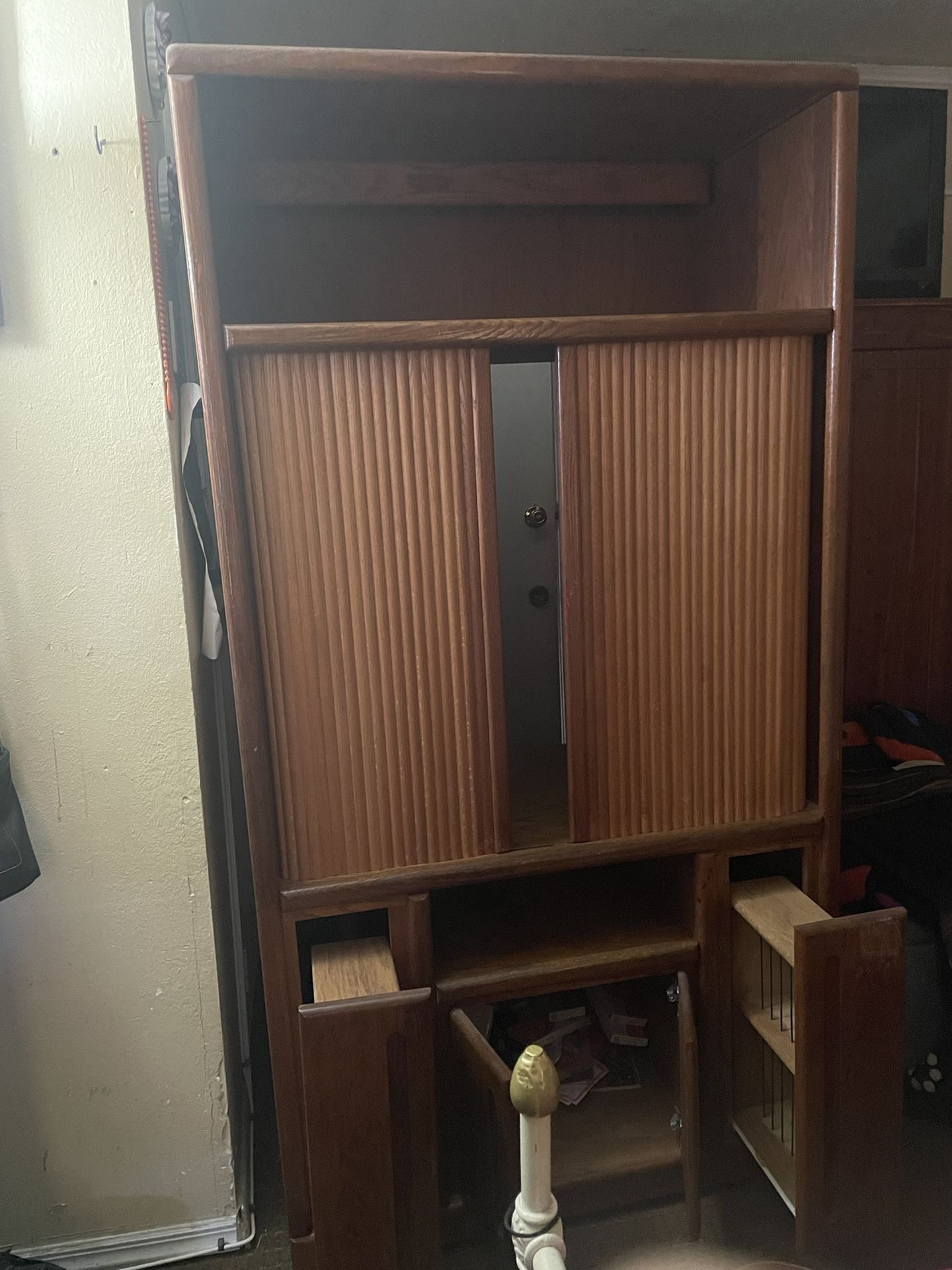 TV STAND/STORAGE SPACE