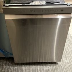 24 in. PrintProof Stainless Steel Front Control Dishwasher with QuadWash, 3rd Rack & Dynamic Dry, 48