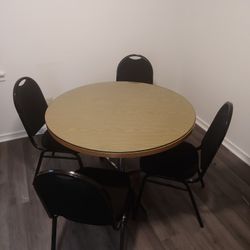 table and chairs  Mesa y Sillas