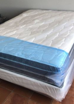 Queen Size Mattress Pillow Top With Box Springs✅