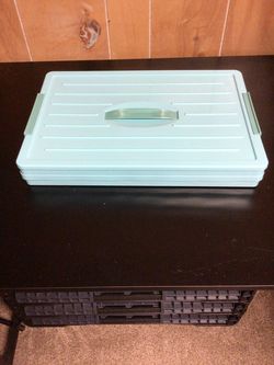Collapsing storage box