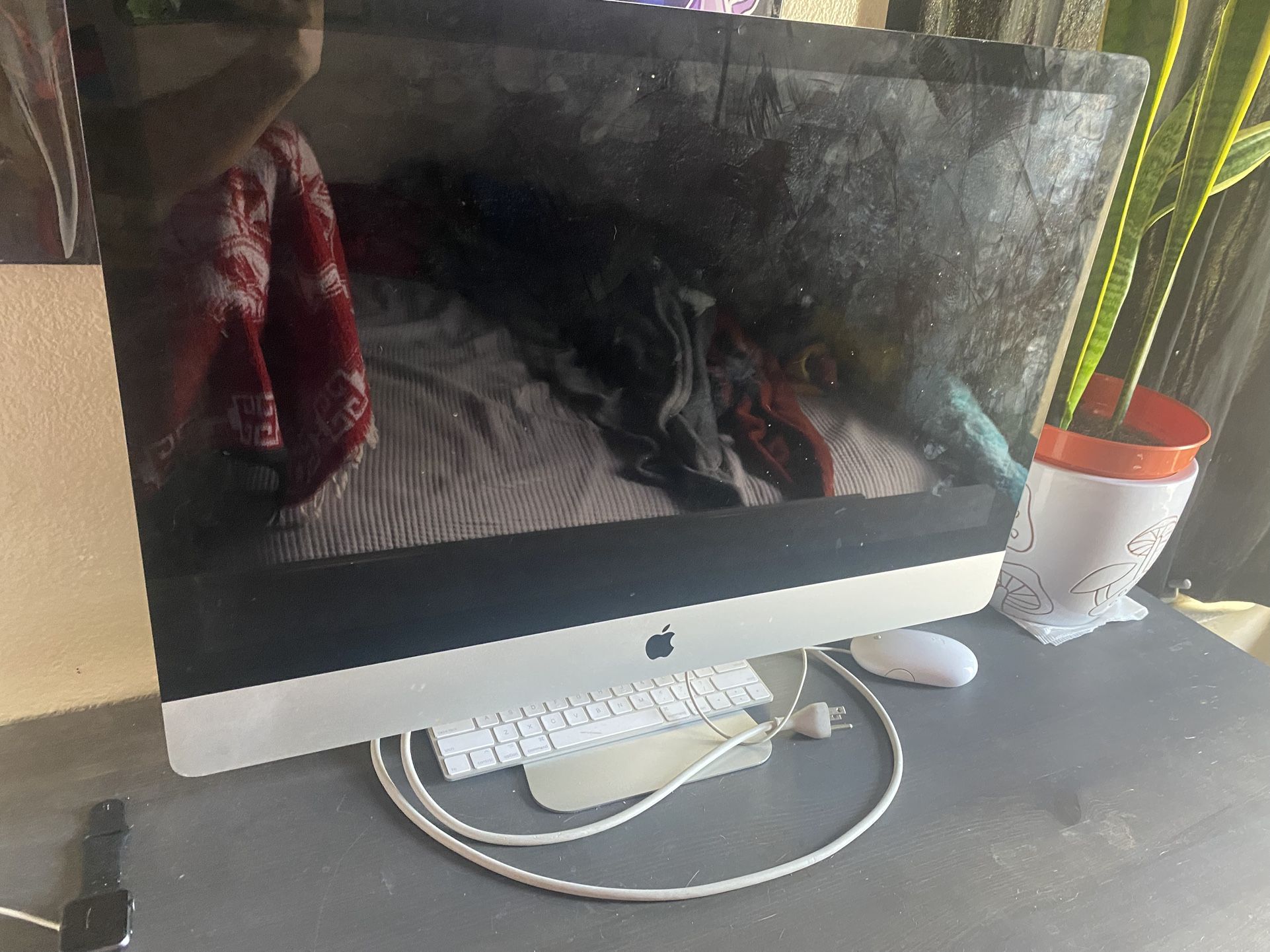 2011 iMac Desktop Computer 