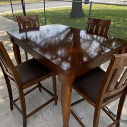 Dining Set Table and 5 Chairs 