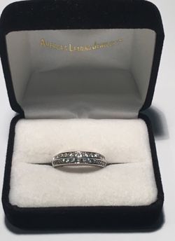 BEAUTIFUL Silver Ring Band with CZ stones size 8