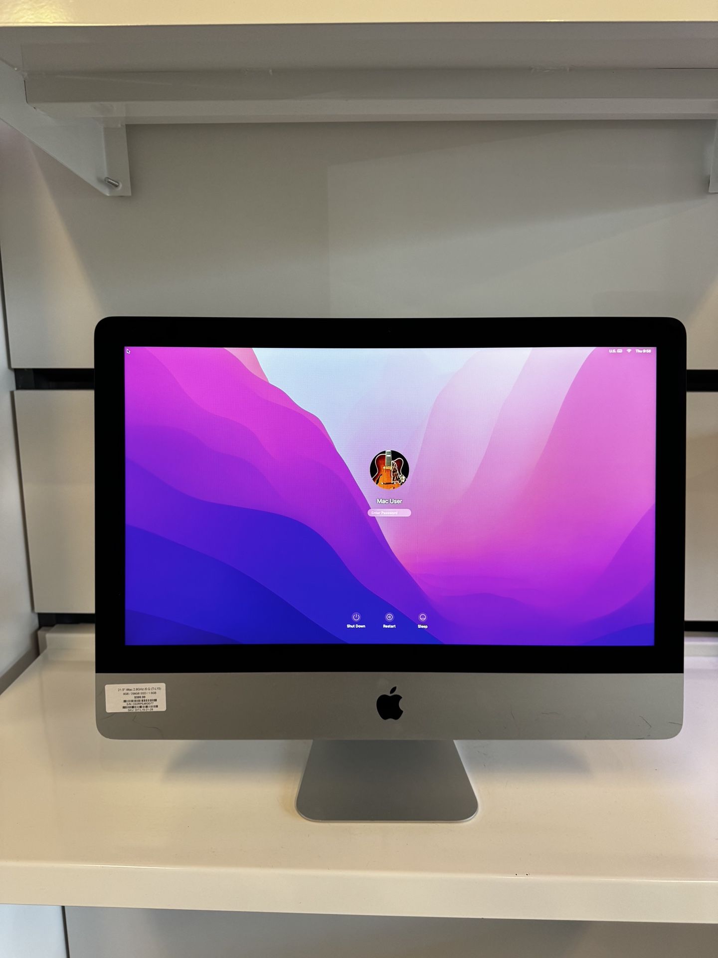 21.5” iMac 8Gb Memory And 256Gb Storage