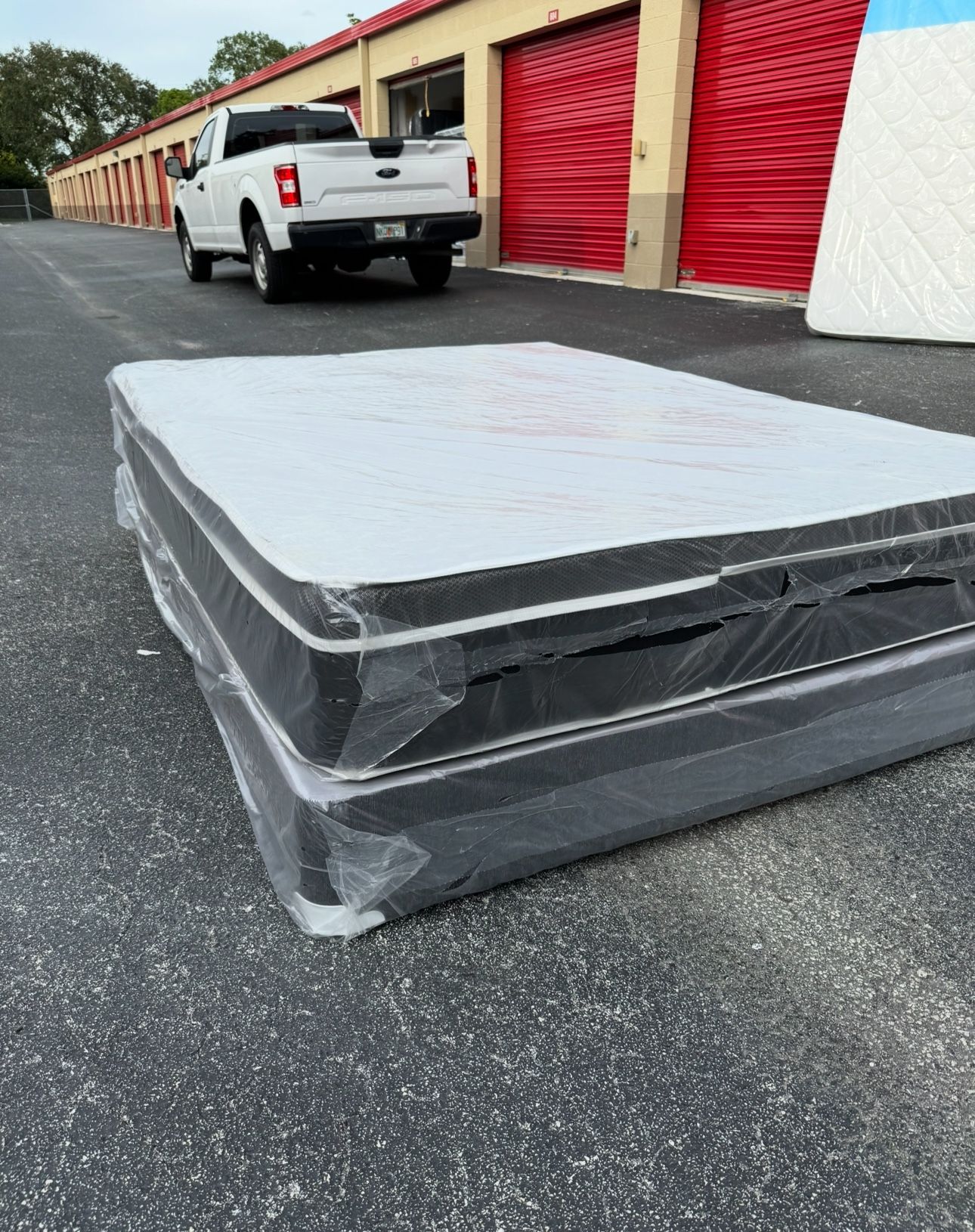 NEW Mattress Queen Size Pillowtop With Box Spring // Offer 🚚