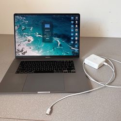 Apple MacBook Pro 16'' (512GB, Intel Core i7, 2.6 GHz, 16 GB) Laptop - Space Gray