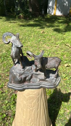 Statue rams