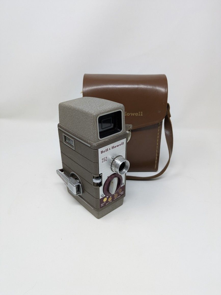 Vintage Bell & Howell Model 252 | 8mm Movie Camera with Case (untested)