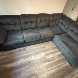 Ashley Furniture Accrington 2-Piece Sectional