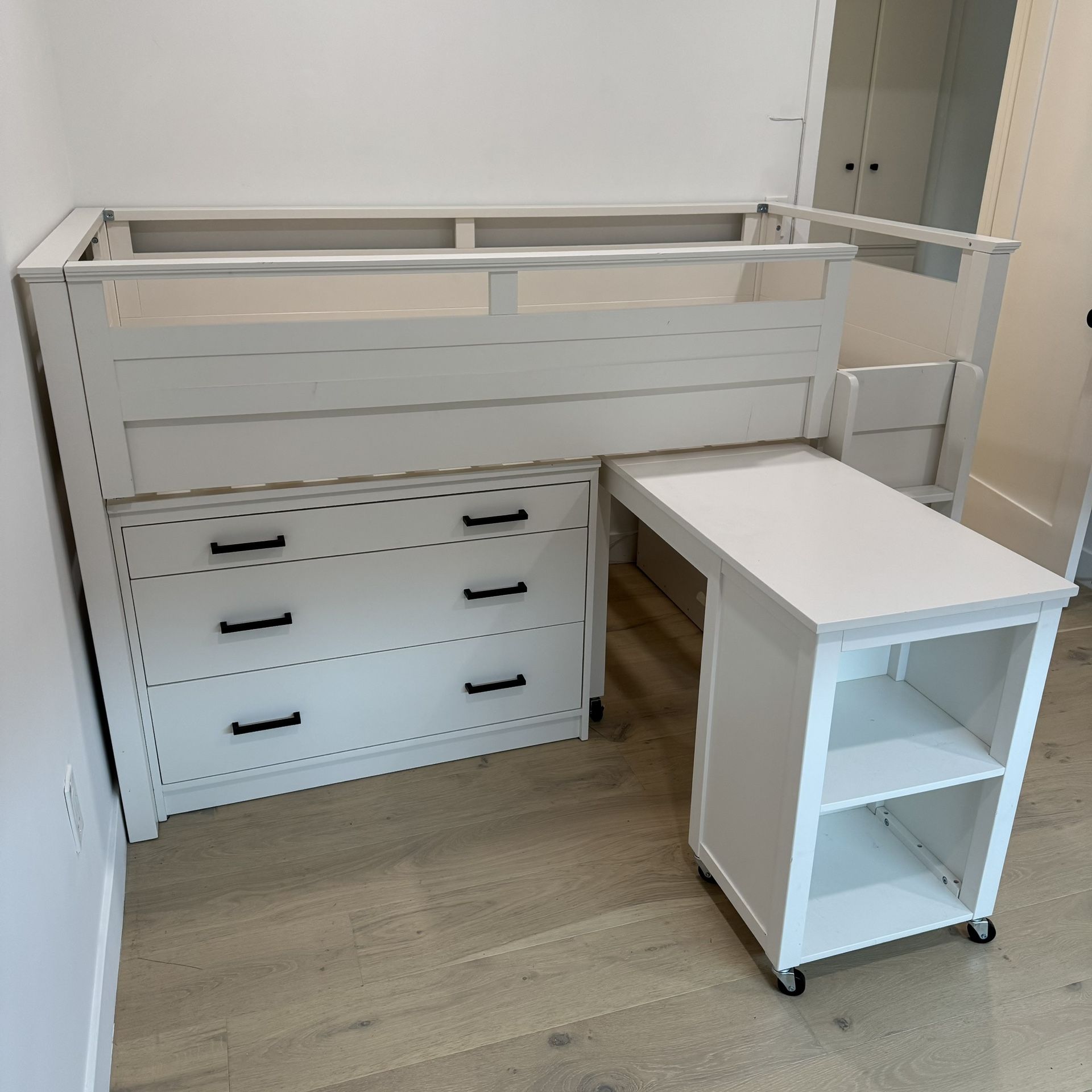 Pottery Barn teen Sleep & Study Low Loft Bed Set with Dresser and Desk Excellent Condition 