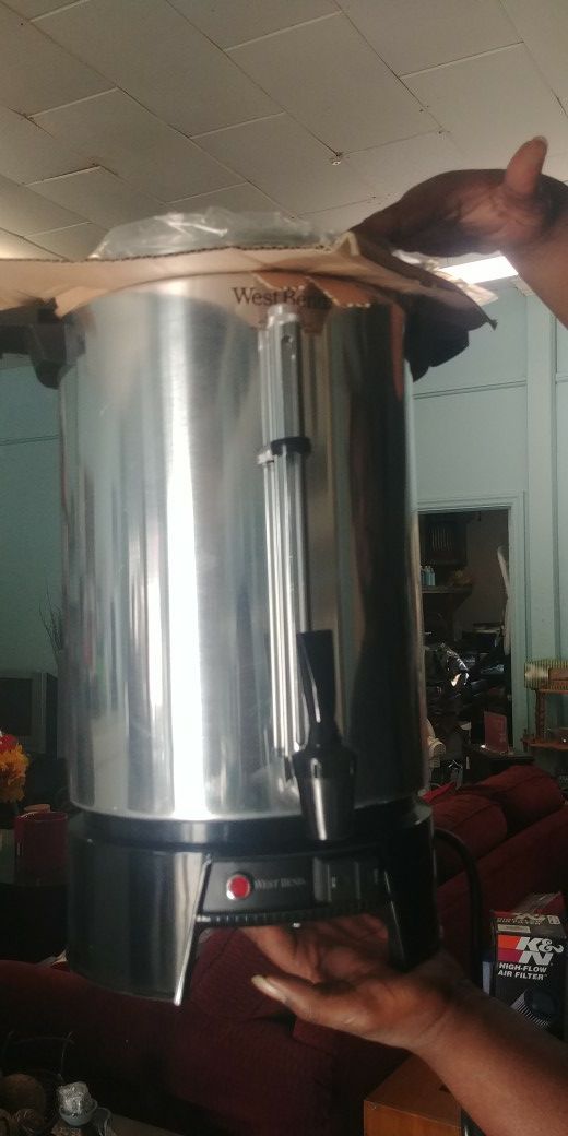 West Bend 100 Cup Coffee Pot, Percolator Or Heats Up Water Or Cider. for  Sale in Smithtown, NY - OfferUp