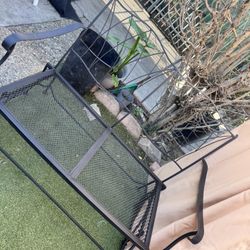 Banca  mecedora de metal con dos aillas