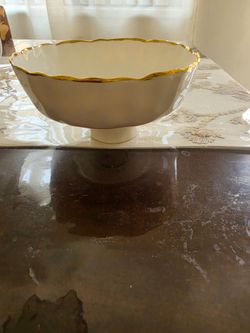 Pampa Bay White & Gold Pedestal Serving Bowl / Centerpiece Bowl