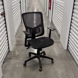 Staples - Ergonomic Mesh Swivel  Office Task Chair