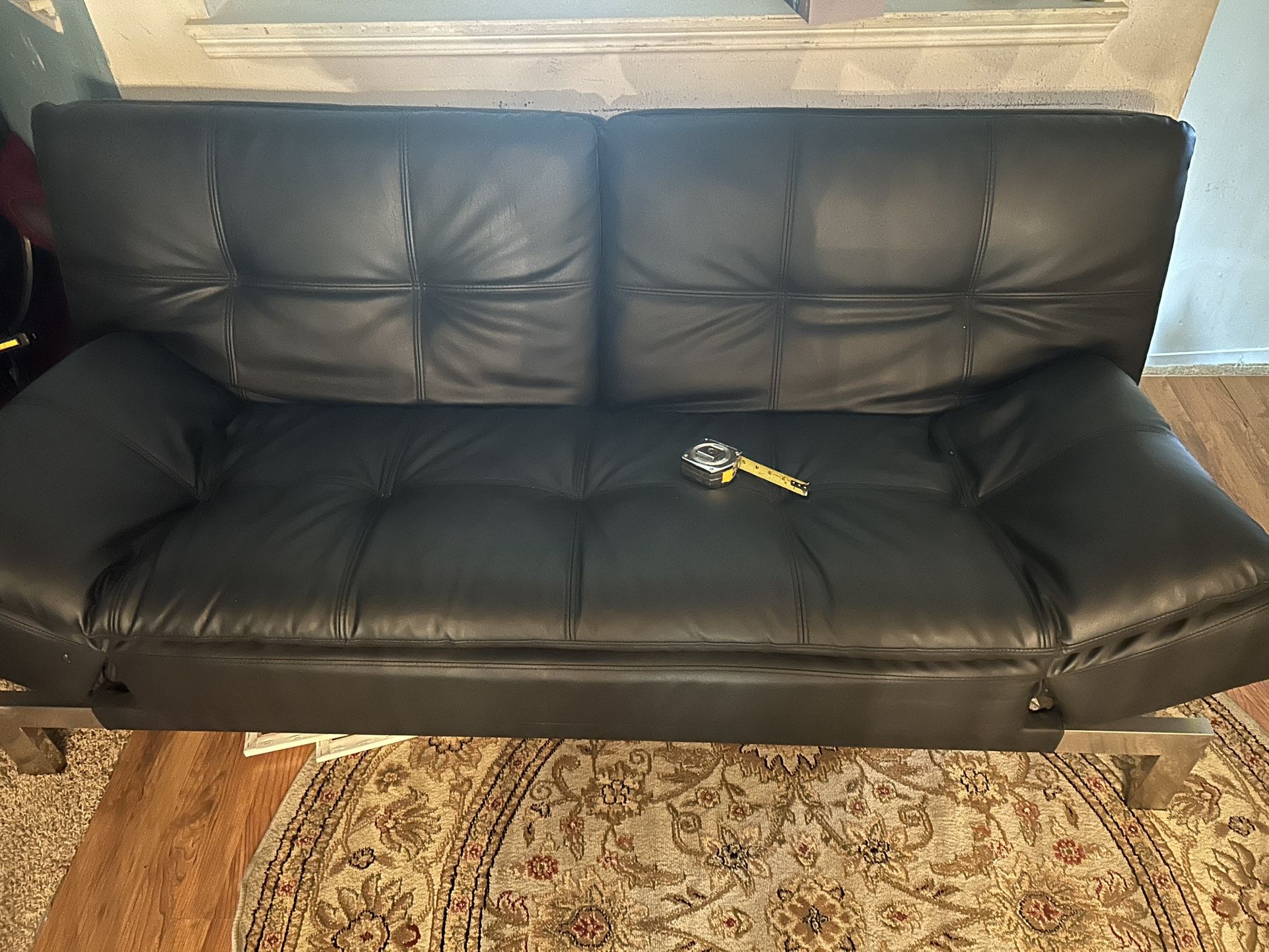 Black Futon