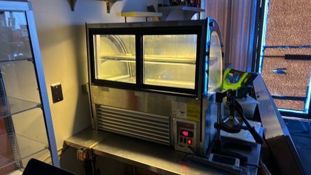 Countertop display refrigerator