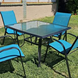 ** Beatiful 5pc Patio Set **