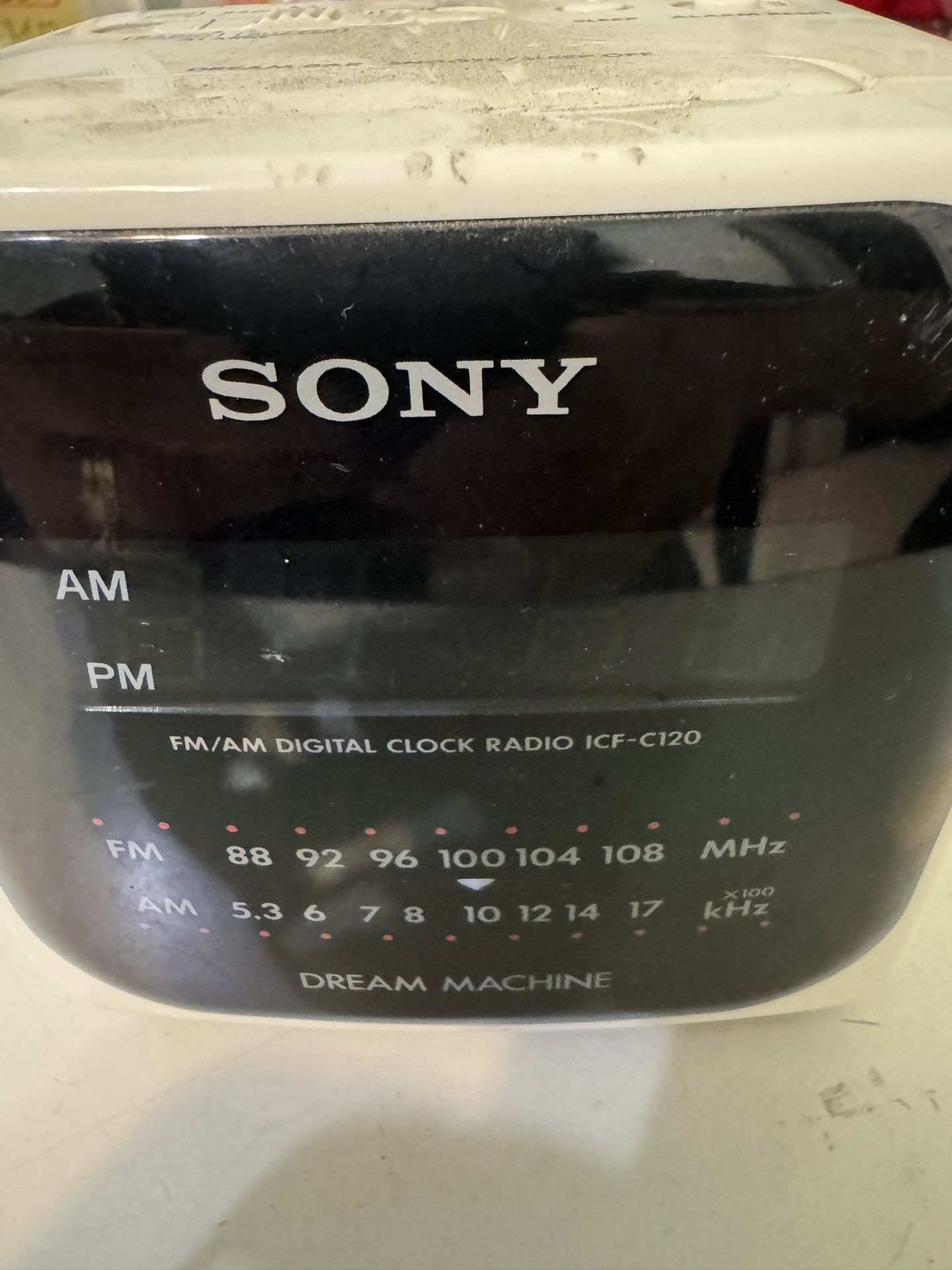 HugePrice Reduction Sony White Dream Machine Cube White ICF C120 Alarm Clock
