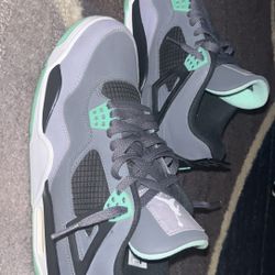 Jordan 4 Green Glow Size 9.5